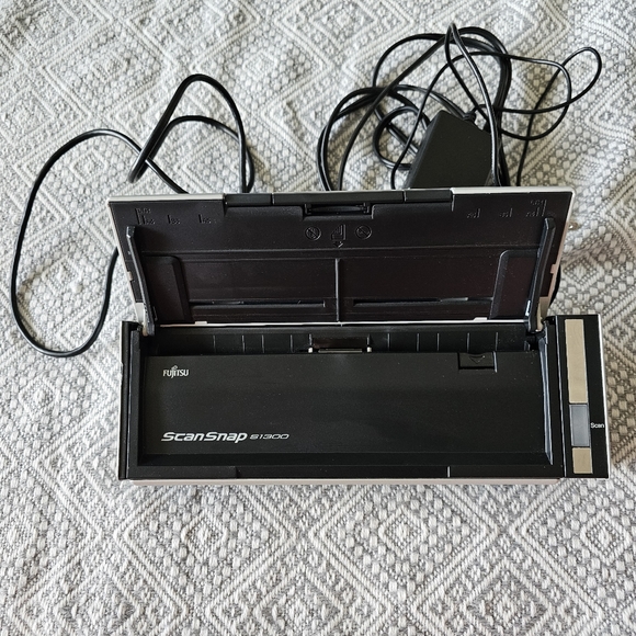 Fujitsu ScanSnap s1300… BRICK - Picture 9 of 12